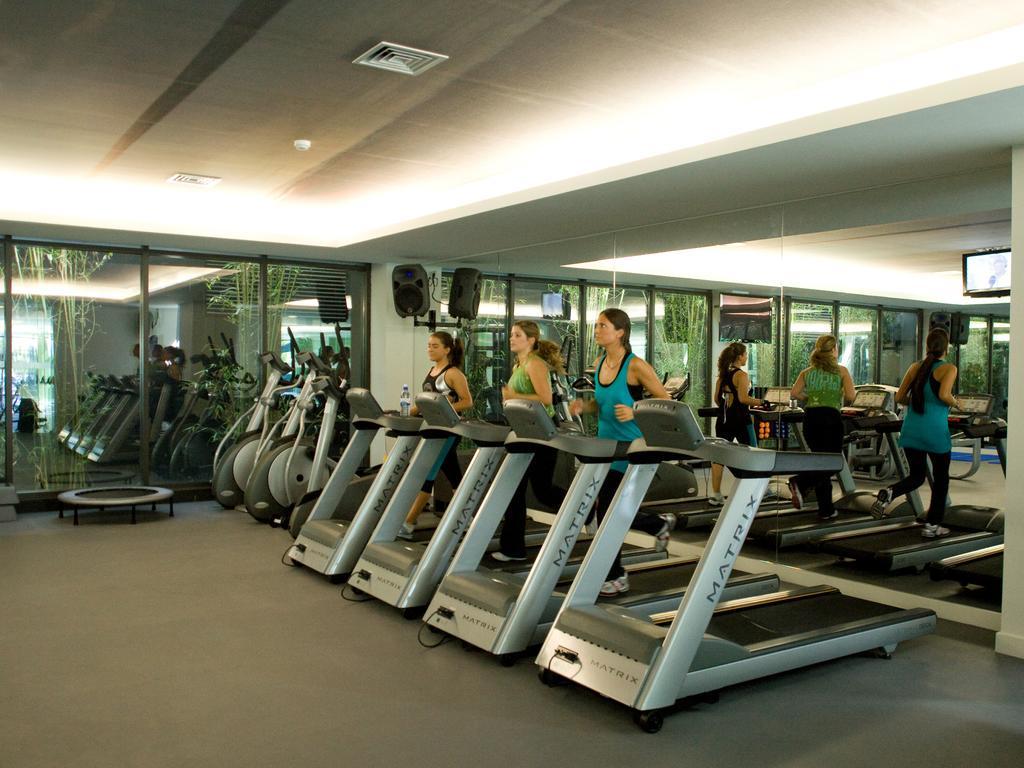 Melia Braga Hotel & Spa Eksteriør bilde The gym at the Westin