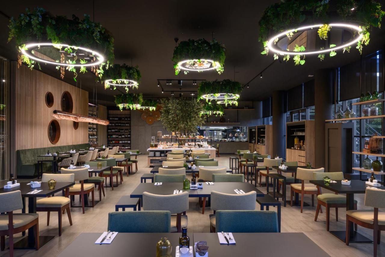 Melia Braga Hotel & Spa Eksteriør bilde The interior of the restaurant