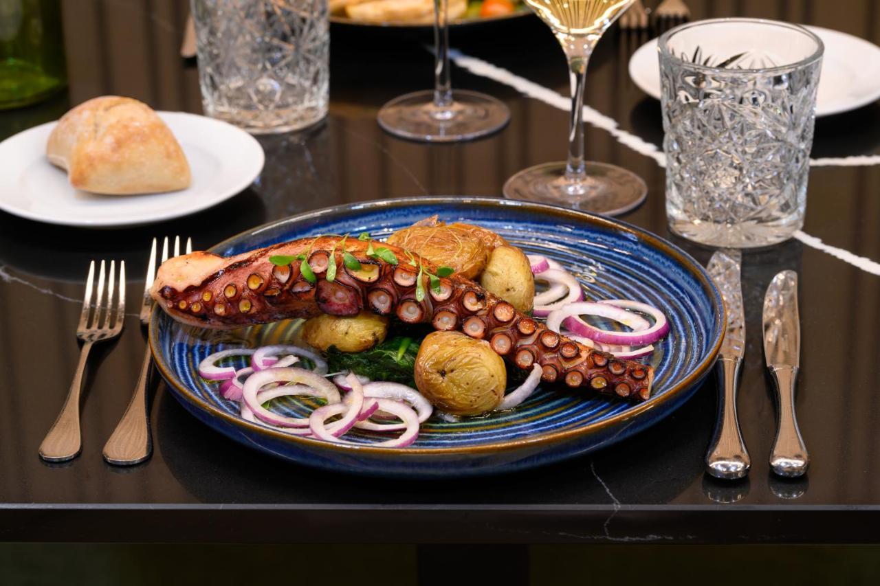 Melia Braga Hotel & Spa Eksteriør bilde Octopus with potatoes