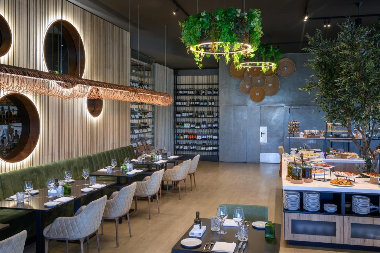 Melia Braga Hotel & Spa Eksteriør bilde Restaurant in the hotel