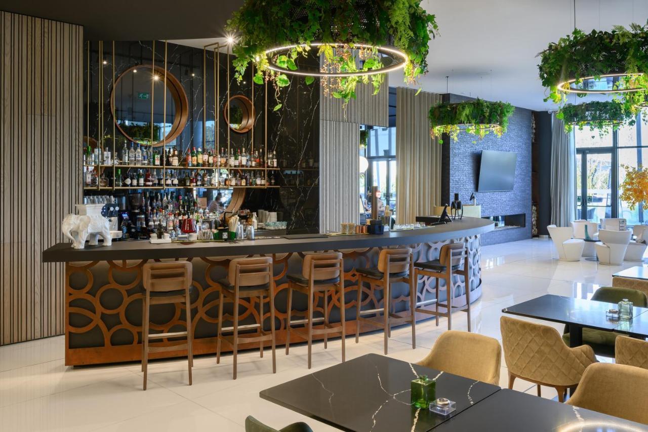Melia Braga Hotel & Spa Eksteriør bilde The bar at the hotel