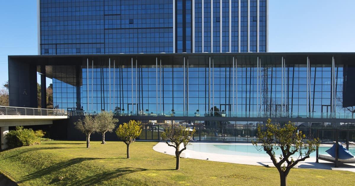 Melia Braga Hotel & Spa Eksteriør bilde The new building of the University of Lleida