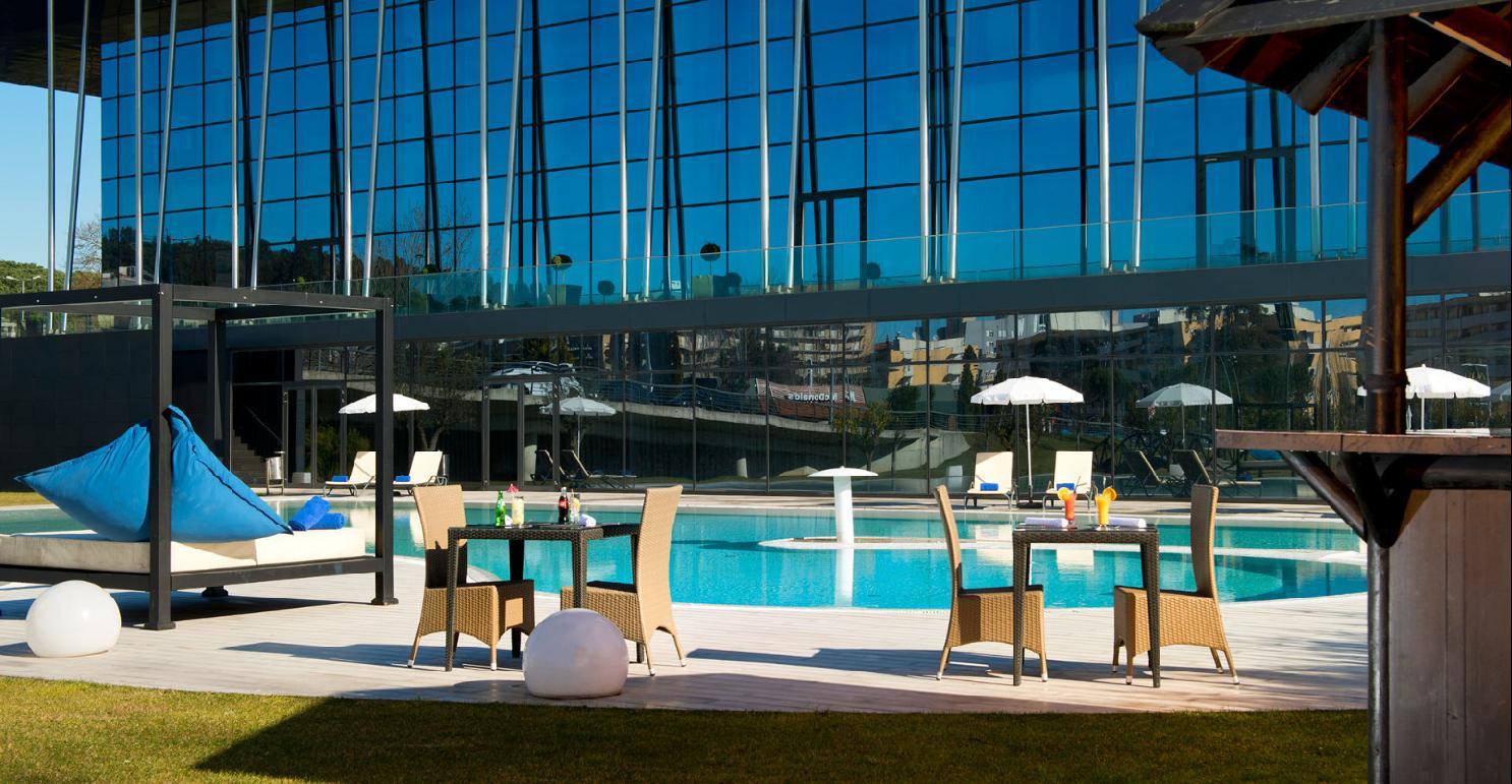 Melia Braga Hotel & Spa Eksteriør bilde The pool at the hotel