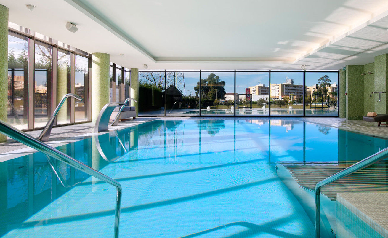 Melia Braga Hotel & Spa Eksteriør bilde Indoor pool