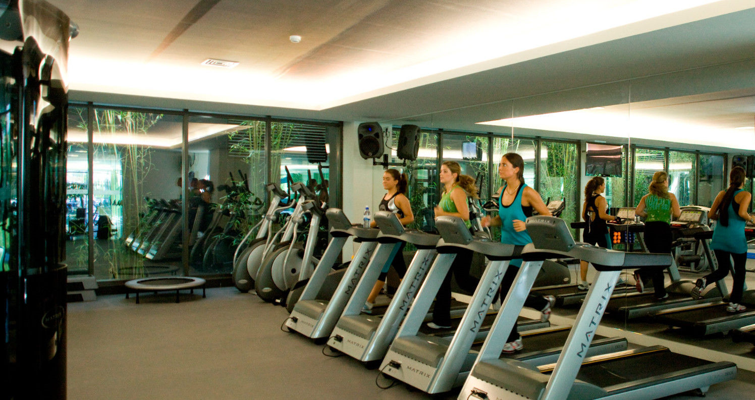 Melia Braga Hotel & Spa Eksteriør bilde A row of treadmills
