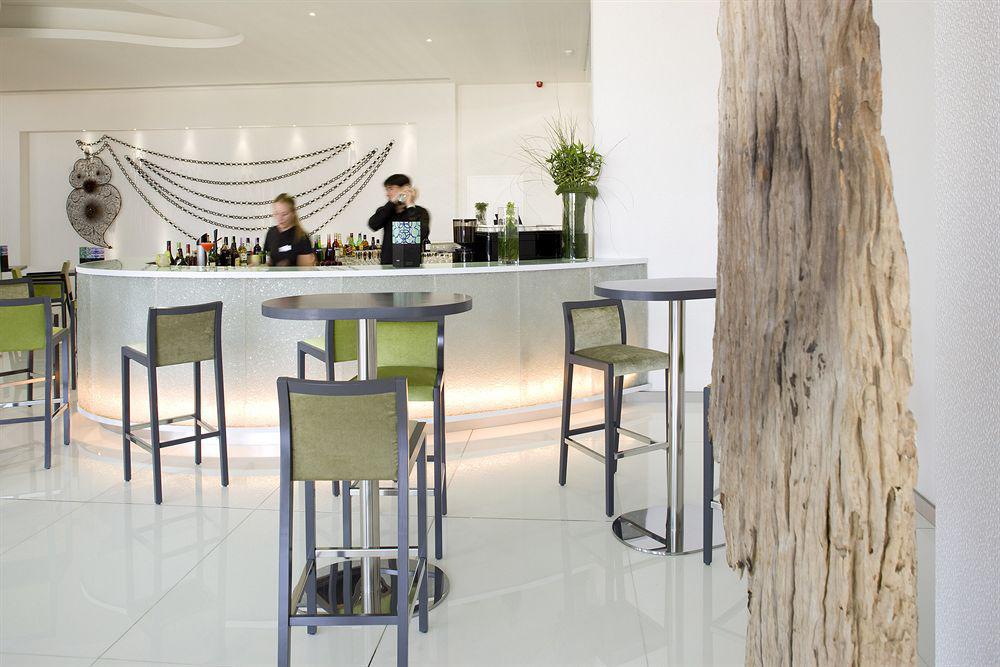 Melia Braga Hotel & Spa Restaurant bilde The bar at the hotel